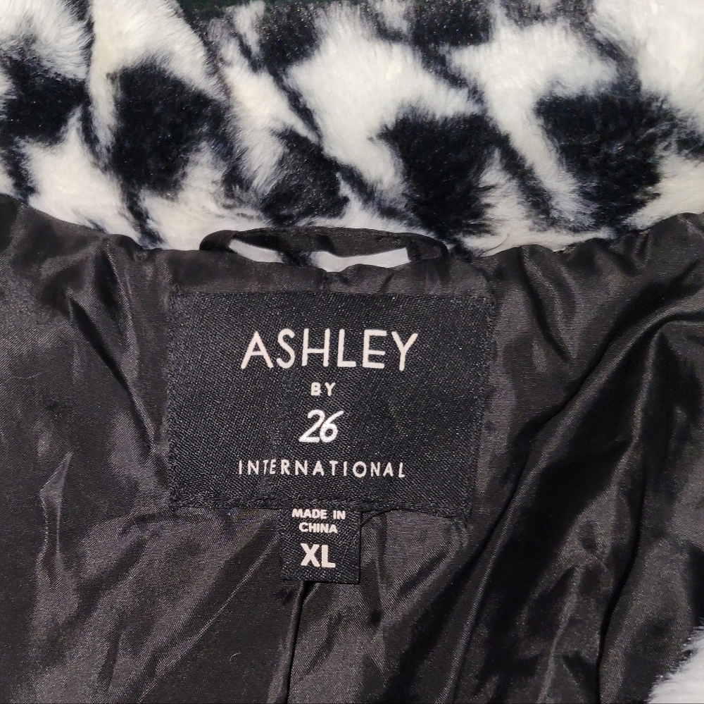 Faux Fur Black and White Houndstooth Coat - Picture 2 of 5